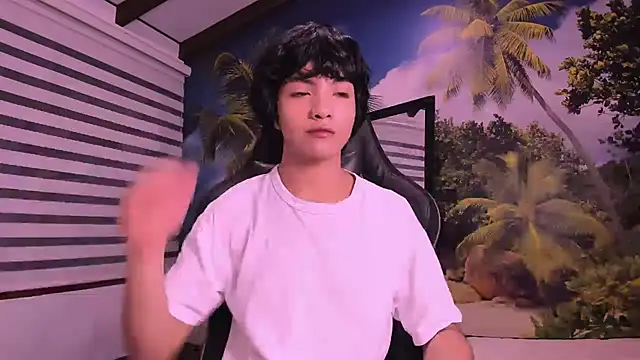 AllanYong18 online show from 02/16/25, 04:09