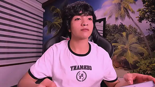 AllanYong18 online show from 02/16/25, 10:43