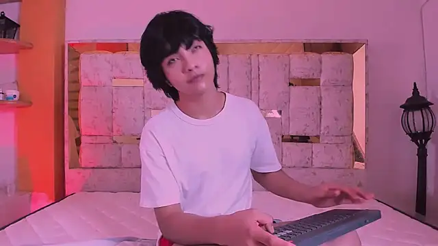 AllanYong18 online show from 03/22/25, 06:00