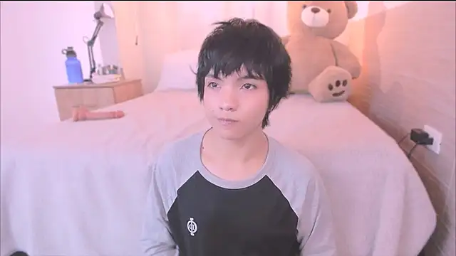 AllanYong18 online show from 09/16/25, 02:18