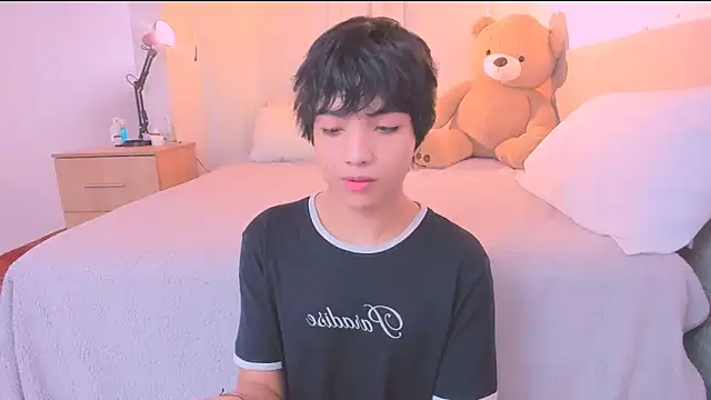 AllanYong18 online show from 10/24/25, 01:18