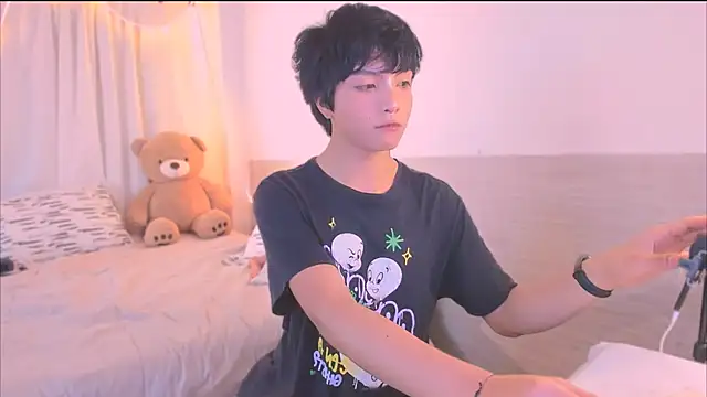 AllanYong18 online show from 11/04/25, 04:22