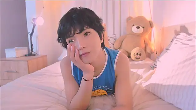 AllanYong18 online show from 11/19/25, 07:19