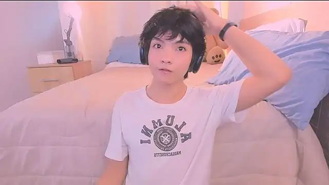 AllanYong18 online show from 11/28/25, 12:08