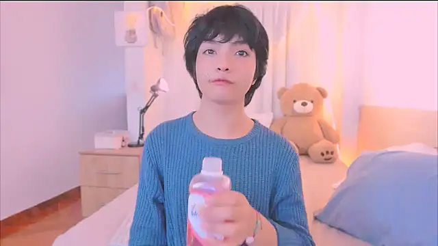 AllanYong18 online show from 12/18/25, 12:11