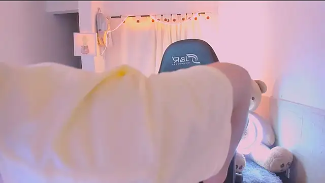 AllanYong18 online show from 04/14/26, 09:15