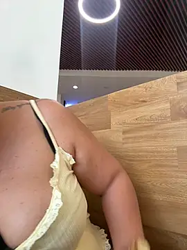 Snapshot of karla_hotgirl chatting on 07/16/26, 10:05 karla hotgirl online show from 07/16/26, 10:05
