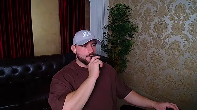 Snapshot of AdamJamesonn chatting on 11/22/25, 05:17 AdamJamesonn online show from 11/22/25, 05:17