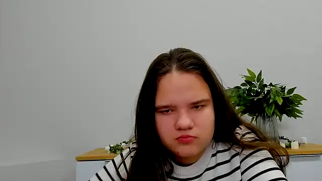 AdeleCruz online show from 02/04/25, 08:24