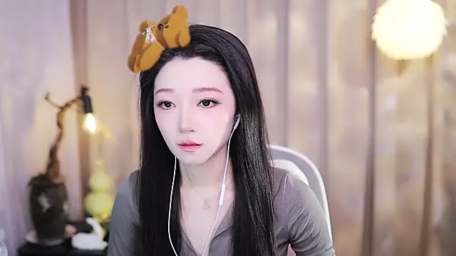 Snapshot of Zoe-99 chatting on 12/22/25, 01:19 Zoe-99 online show from 12/22/25, 01:19