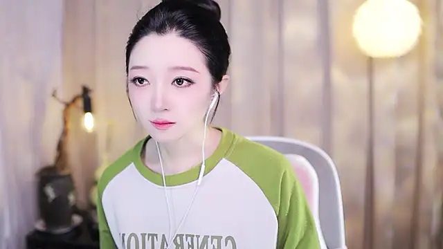 Snapshot of Zoe-99 chatting on 01/14/26, 01:06 Zoe-99 online show from 01/14/26, 01:06