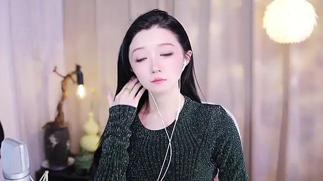 Snapshot of Zoe-99 chatting on 02/05/26, 02:11 Zoe-99 online show from 02/05/26, 02:11