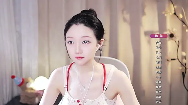 Snapshot of Zoe-99 chatting on 06/15/26, 06:04 Zoe-99 online show from 06/15/26, 06:04