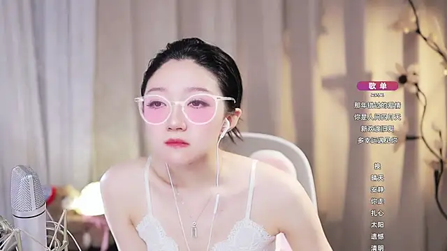 Snapshot of Zoe-99 chatting on 06/19/26, 12:42 Zoe-99 online show from 06/19/26, 12:42