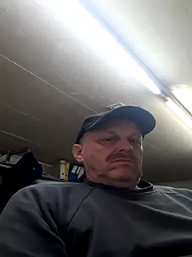 Snapshot of Schwach041967 chatting on 04/22/26, 04:08 Schwach041967 online show from 04/22/26, 04:08