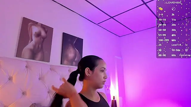 Snapshot of kathy_bakerr chatting on 10/13/25, 01:33 kathy bakerr online show from 10/13/25, 01:33