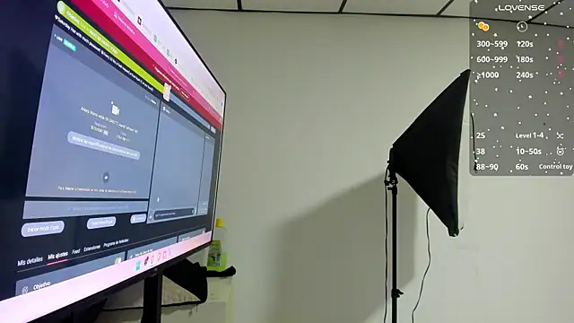 Snapshot of kathy_bakerr chatting on 10/17/25, 01:35 kathy bakerr online show from 10/17/25, 01:35