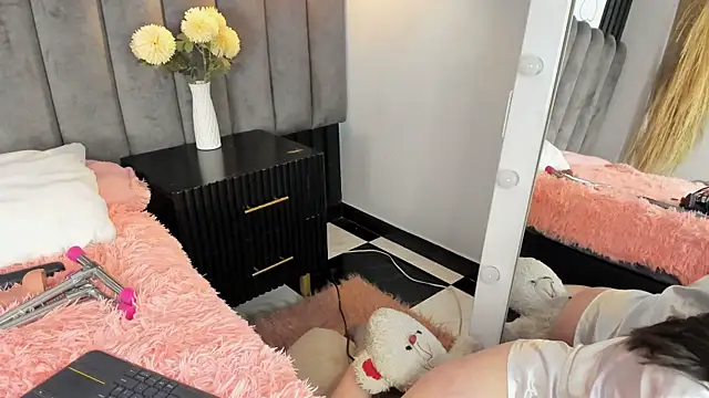 chelsea bolton  online show from 10/15/25, 01:00