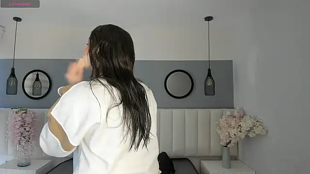 chelsea bolton  online show from 02/26/26, 12:15