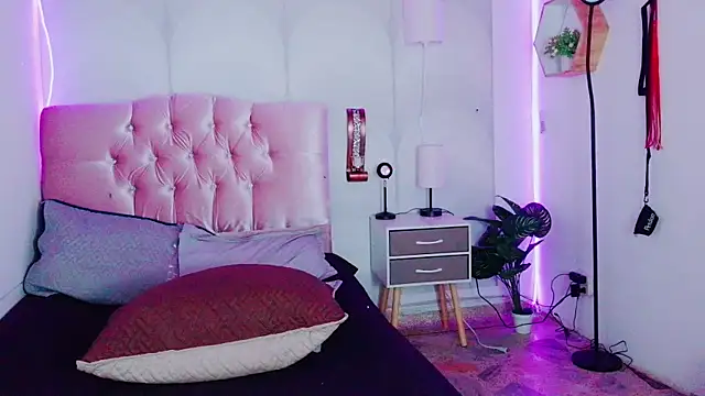 Snapshot of madison_oli chatting on 02/28/25, 06:20 madison oli online show from 02/28/25, 06:20