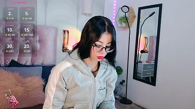 Snapshot of madison_oli chatting on 09/23/25, 02:03 madison oli online show from 09/23/25, 02:03