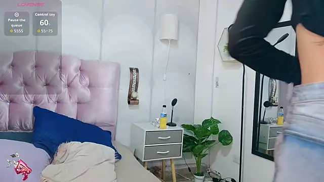 Snapshot of madison_oli chatting on 09/25/25, 02:04 madison oli online show from 09/25/25, 02:04