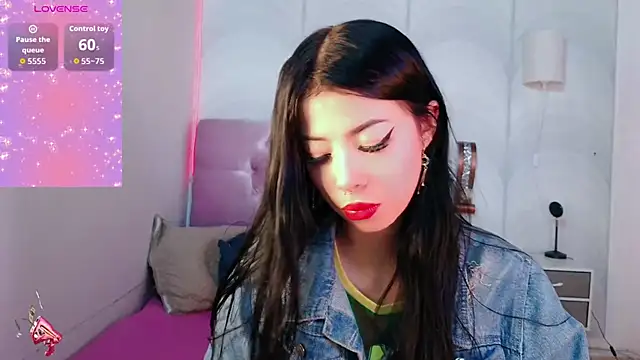 Snapshot of madison_oli chatting on 11/24/25, 12:05 madison oli online show from 11/24/25, 12:05