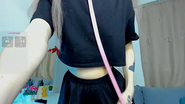 Snapshot of Emily__Mooree chatting on 01/09/25, 10:31 Emily  Mooree online show from 01/09/25, 10:31