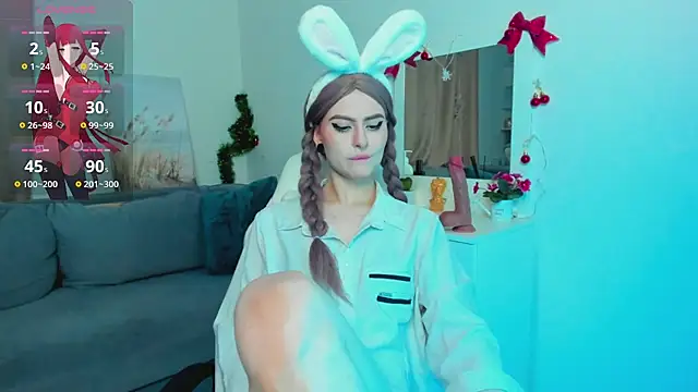 Snapshot of Emily__Mooree chatting on 01/13/25, 04:18 Emily  Mooree online show from 01/13/25, 04:18