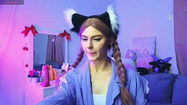 Snapshot of Emily__Mooree chatting on 01/19/25, 04:22 Emily  Mooree online show from 01/19/25, 04:22