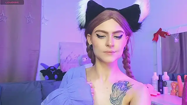 Snapshot of Emily__Mooree chatting on 01/20/25, 07:25 Emily  Mooree online show from 01/20/25, 07:25