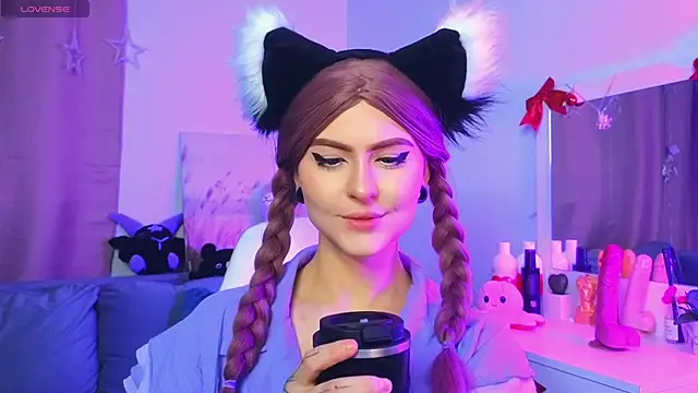 Snapshot of Emily__Mooree chatting on 01/23/25, 04:09 Emily  Mooree online show from 01/23/25, 04:09