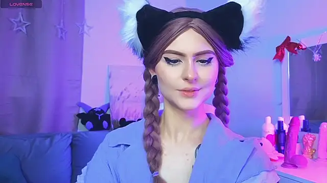 Snapshot of Emily__Mooree chatting on 01/23/25, 10:22 Emily  Mooree online show from 01/23/25, 10:22