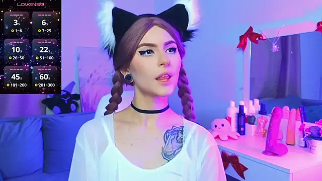 Snapshot of Emily__Mooree chatting on 01/24/25, 04:37 Emily  Mooree online show from 01/24/25, 04:37