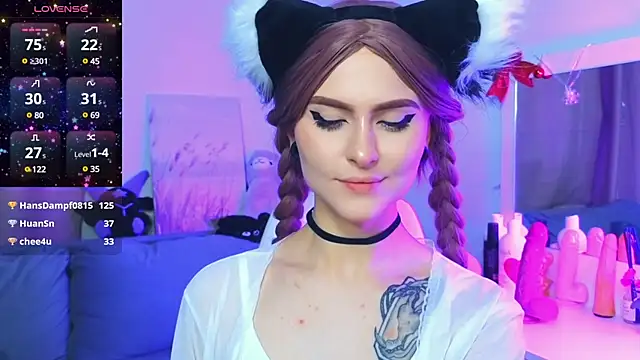 Snapshot of Emily__Mooree chatting on 01/24/25, 10:43 Emily  Mooree online show from 01/24/25, 10:43