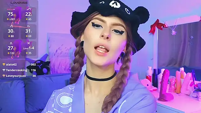 Snapshot of Emily__Mooree chatting on 01/25/25, 10:19 Emily  Mooree online show from 01/25/25, 10:19