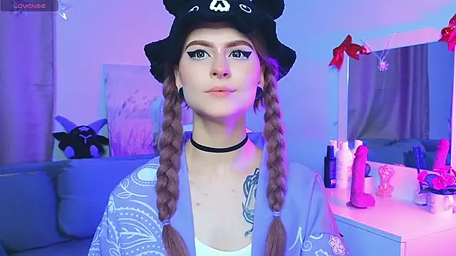 Snapshot of Emily__Mooree chatting on 01/26/25, 05:23 Emily  Mooree online show from 01/26/25, 05:23