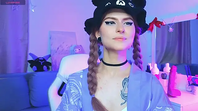 Snapshot of Emily__Mooree chatting on 01/26/25, 11:28 Emily  Mooree online show from 01/26/25, 11:28