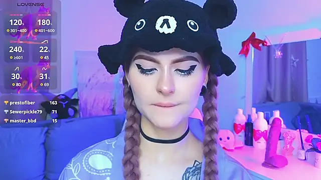 Snapshot of Emily__Mooree chatting on 01/30/25, 07:18 Emily  Mooree online show from 01/30/25, 07:18