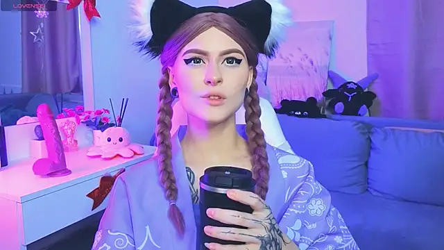 Snapshot of Emily__Mooree chatting on 01/31/25, 04:14 Emily  Mooree online show from 01/31/25, 04:14