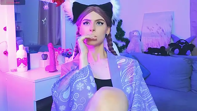 Snapshot of Emily__Mooree chatting on 01/31/25, 07:18 Emily  Mooree online show from 01/31/25, 07:18