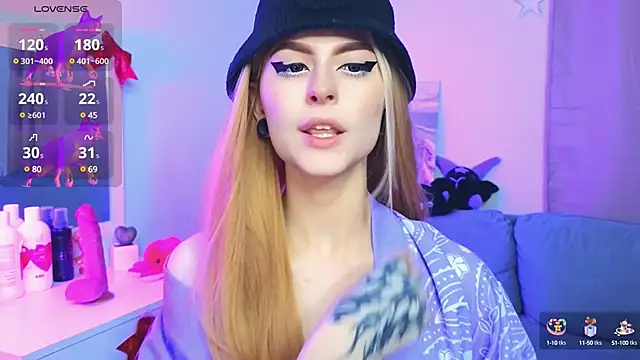 Snapshot of Emily__Mooree chatting on 02/06/25, 04:10 Emily  Mooree online show from 02/06/25, 04:10