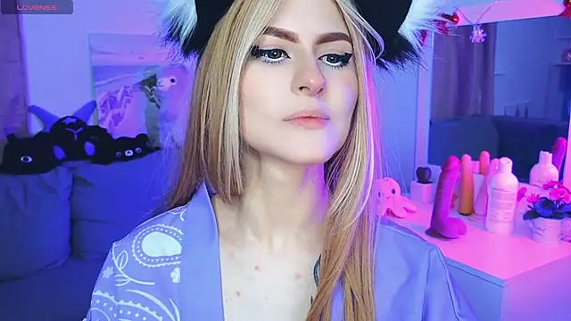 Snapshot of Emily__Mooree chatting on 02/08/25, 07:15 Emily  Mooree online show from 02/08/25, 07:15