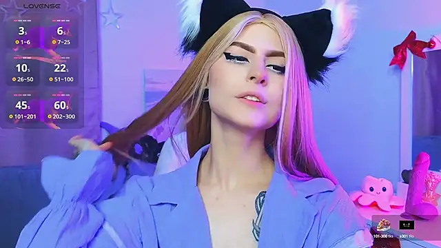 Snapshot of Emily__Mooree chatting on 02/10/25, 04:08 Emily  Mooree online show from 02/10/25, 04:08