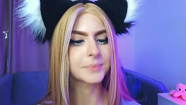 Snapshot of Emily__Mooree chatting on 02/10/25, 07:15 Emily  Mooree online show from 02/10/25, 07:15