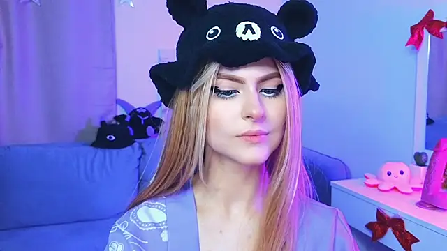 Snapshot of Emily__Mooree chatting on 02/11/25, 07:23 Emily  Mooree online show from 02/11/25, 07:23