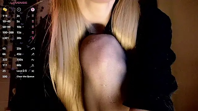 Snapshot of Emily__Mooree chatting on 10/11/25, 07:40 Emily  Mooree online show from 10/11/25, 07:40