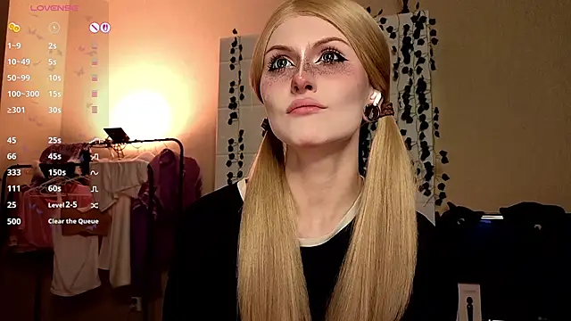 Snapshot of Emily__Mooree chatting on 10/18/25, 07:09 Emily  Mooree online show from 10/18/25, 07:09