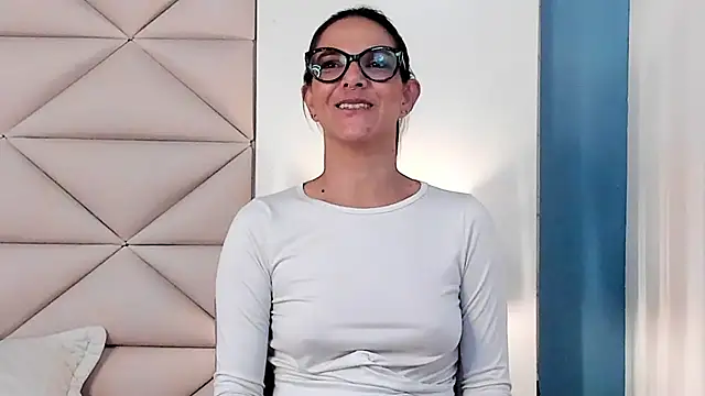 Snapshot of KarenSims chatting on 02/25/25, 01:30 KarenSims online show from 02/25/25, 01:30