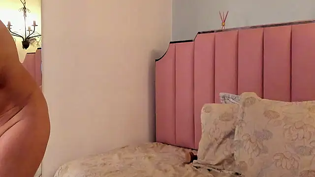 Snapshot of KarenSims chatting on 10/11/25, 12:58 KarenSims online show from 10/11/25, 12:58